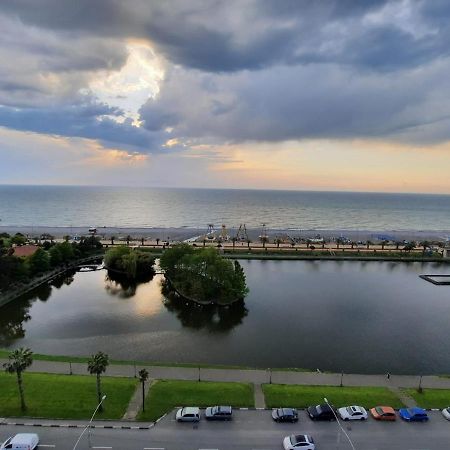 Twins Tower Orbi City Батуми Экстерьер фото