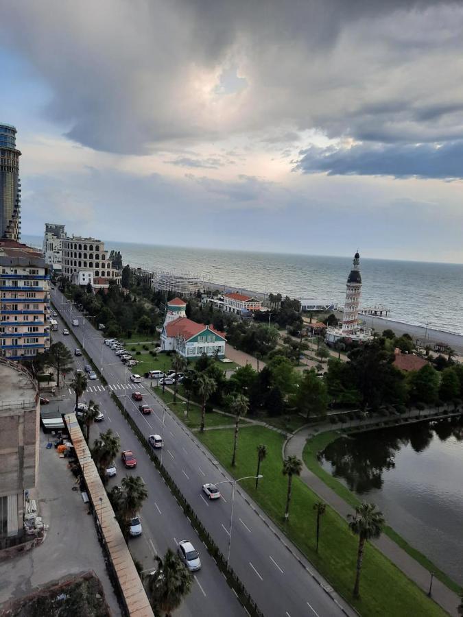 Twins Tower Orbi City Батуми Экстерьер фото