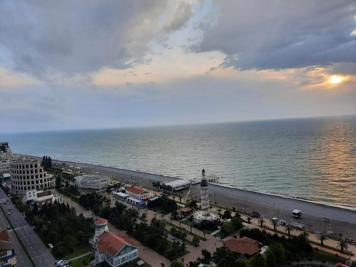 Twins Tower Orbi City Батуми Экстерьер фото