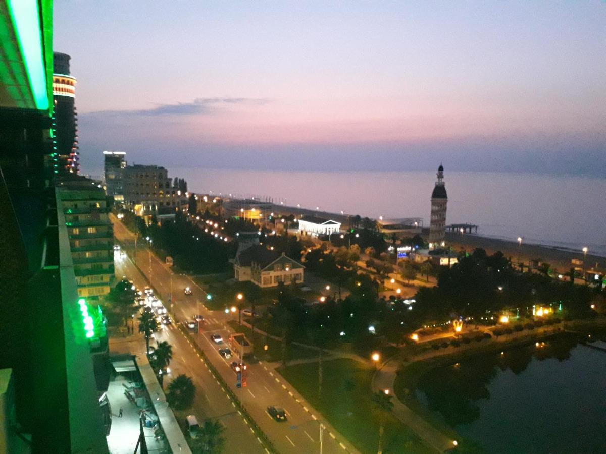 Twins Tower Orbi City Батуми Экстерьер фото